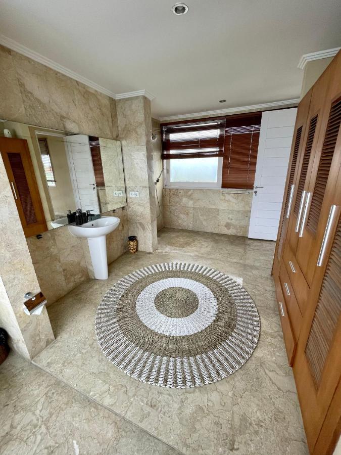 Private Suite In A Kids Friendly Big Shared Villa In Canggu Exterior foto