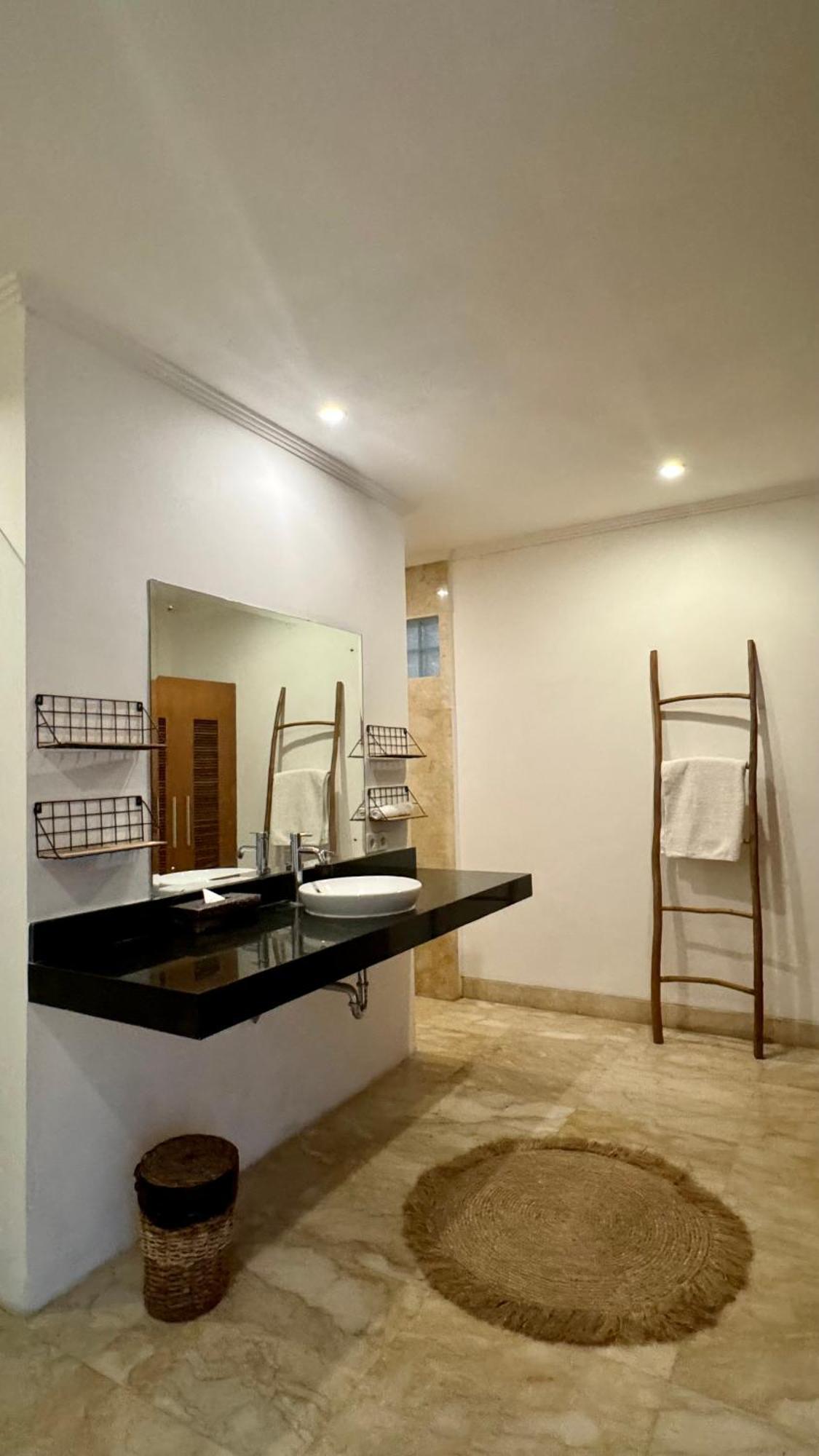 Private Suite In A Kids Friendly Big Shared Villa In Canggu Exterior foto
